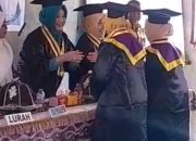 Pertama Kali Di Soppeng Ibu Bupati Wisuda Sekolah Lansia