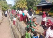 Aksi Bersih Lingkungan TNI Tanamkan Cinta Kebersihan di SDN 249 Mattirobilu